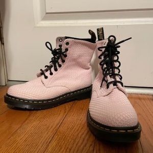 🌸Cute pink waffle Dr Martens 🌸